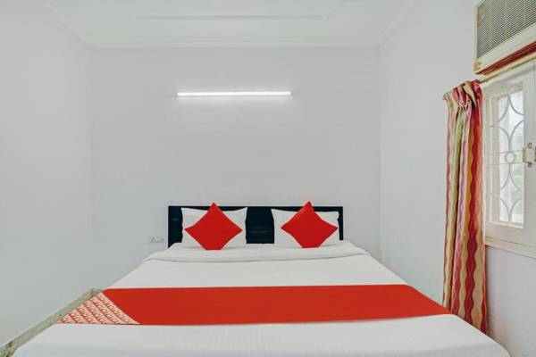 OYO 80979 Red Apple Home