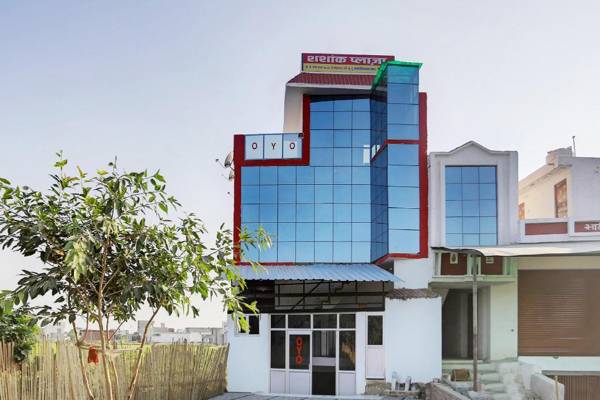 OYO 81465 Shashank Plaza