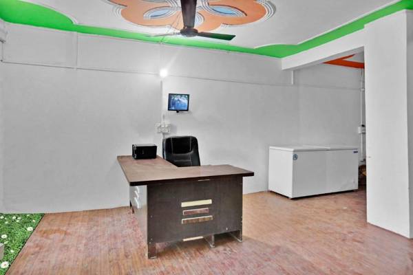 OYO 81465 Shashank Plaza