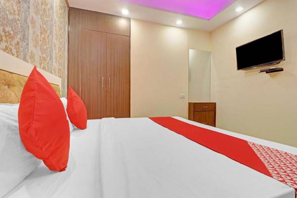 OYO Flagship 81854 Green Palace