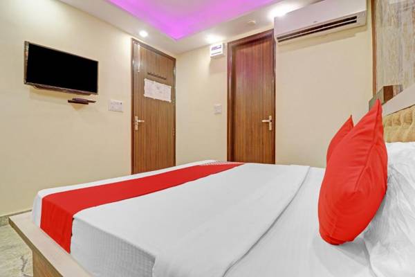 OYO Flagship 81854 Green Palace