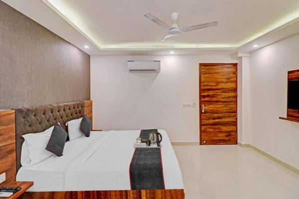 OYO Townhouse 569 Swan Suites