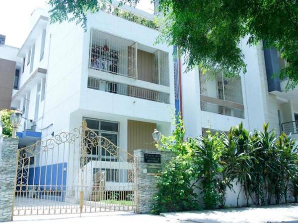 Room in Villa - Nice Boutique Guest House In South Delhi Near Aiimsniftsrifort