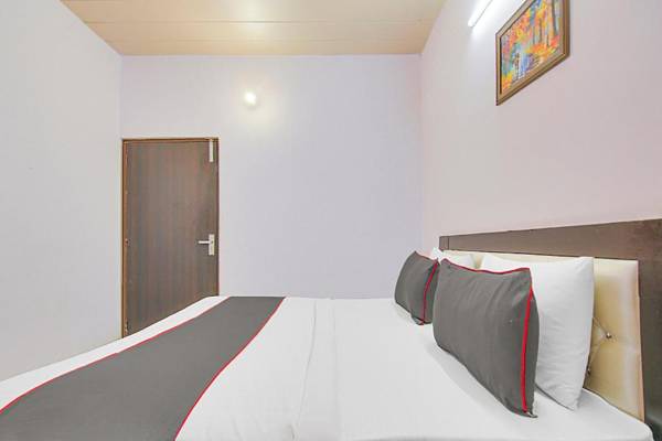 Collection O 83904 Hotel Small Town