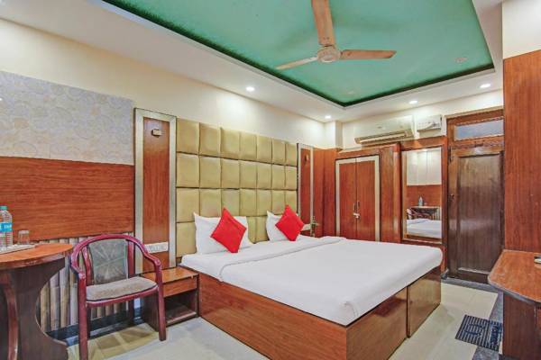 OYO Flagship 83821 Royal In