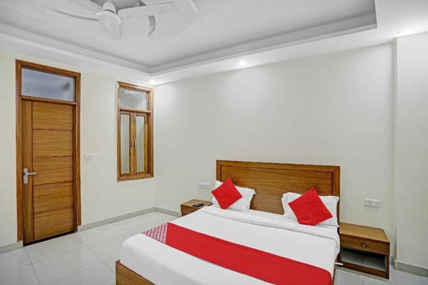 OYO 85286 Hotel Star Light