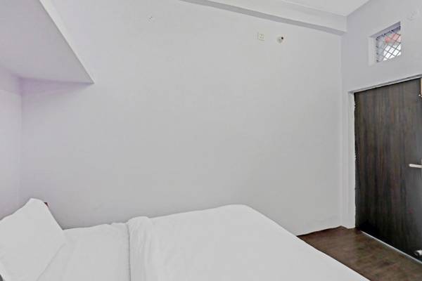 Capital O 85834 Boss Guest House