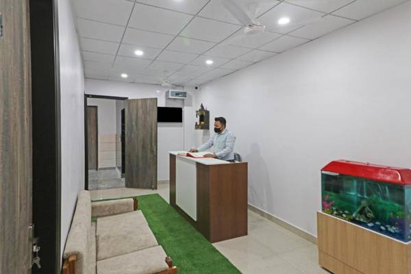 Capital O 87150 The imperial orbit