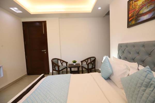 Hotel Nature View near Green Park Metro - Couple Friendly Local IDs Accepted