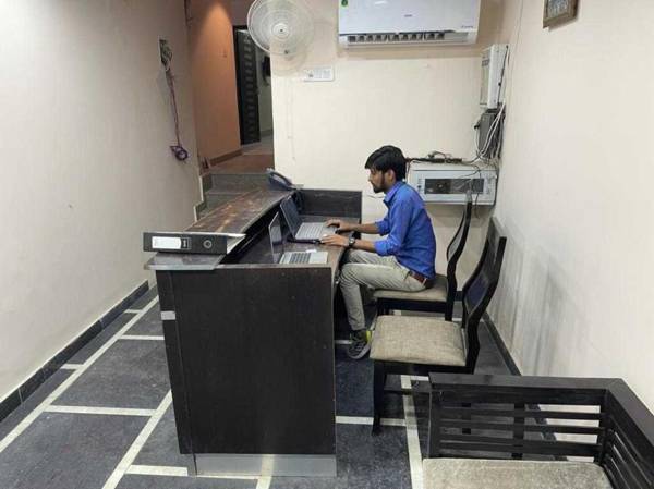 OYO 88452 White House Tower