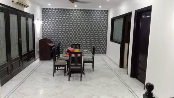 Beautiful single room available in a villa