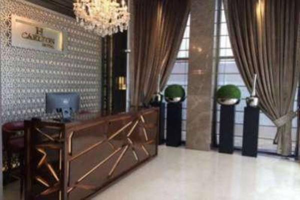 H Carlton Hotel