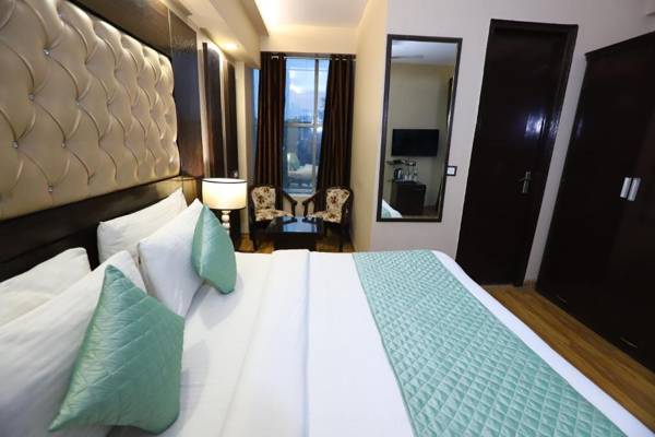 Hotel Palm Grand Naraina New Delhi - Couple Friendly Local IDs Accepted