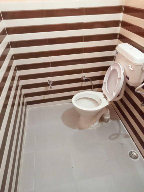 OYO 90792 Vs White House