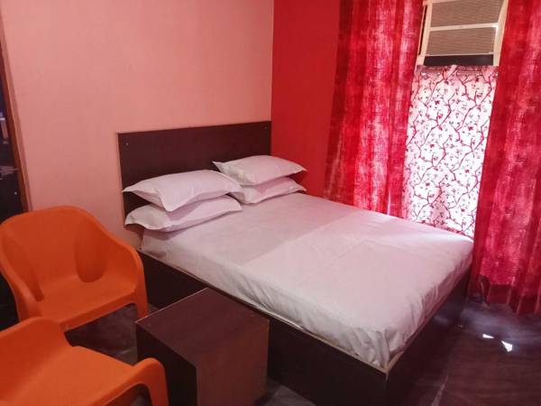 OYO 90792 Vs White House