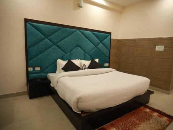 OYO 91616 Hotel Tourist Plaza