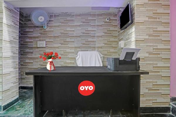 OYO Flagship 92485 Green Hotel