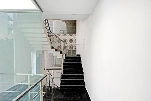 OYO Flagship 92352 Bmg