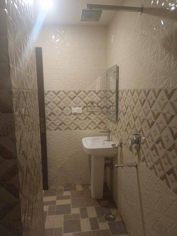 Hotel Rainbow Mahipalpur IGI Airport Delhi