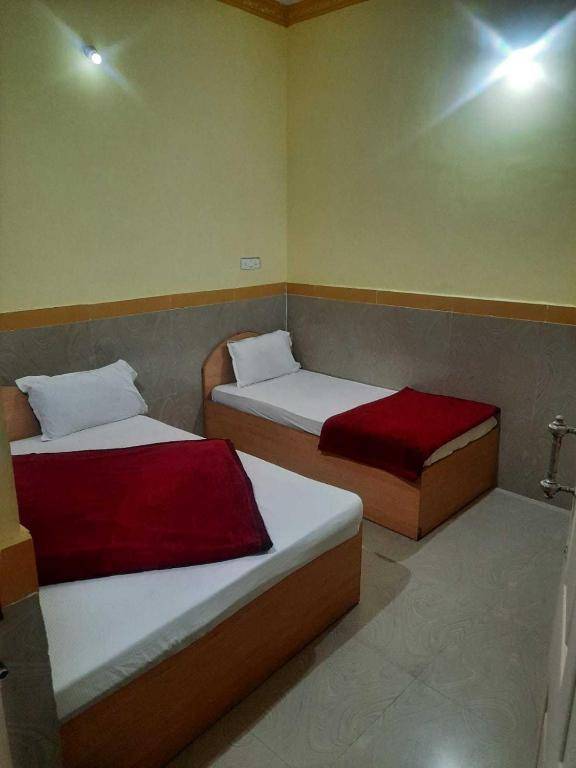 SPOT ON 93244 Y R Tourist Home