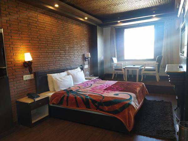 HOTEL PARK WOOD at Mall Road