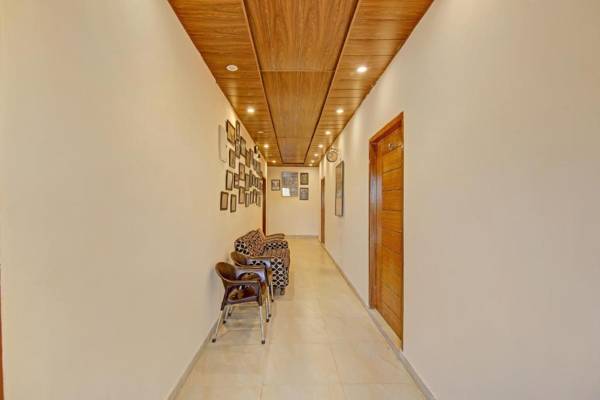 Collection O 88692 Grey Castle Inn