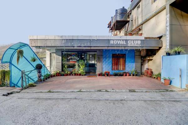 OYO 86052 Royal Cottage