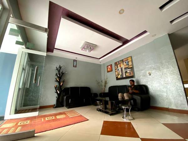 MISTY MEADOWS MUNNAR