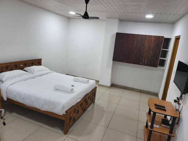 OYO HOME 90680 Hill Top Down