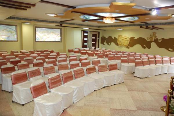 Wingston A Treehouse Hotel Mathura