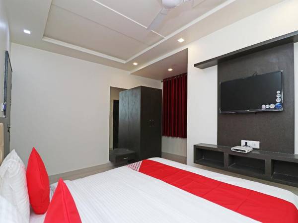 OYO 22979 Saffron Hotel