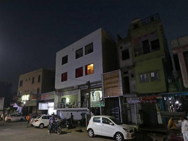 OYO 22979 Saffron Hotel