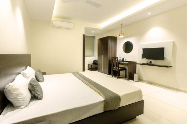 Hotel Paramount Suites & Service Apartments