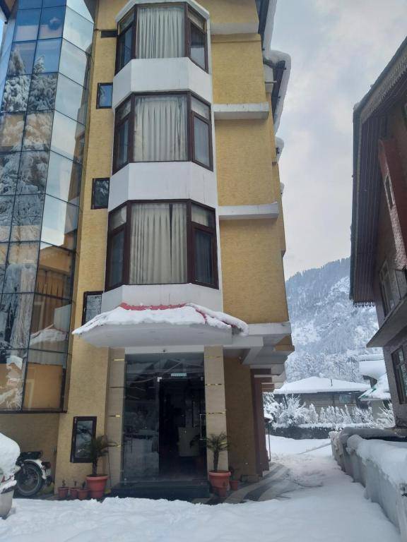 Hotel Ambika Residency Manali
