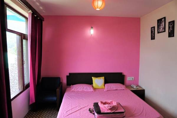 Himalayan View (Rooms and Rooftop Cafe)