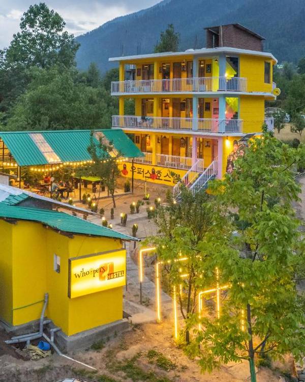 Whoopers Hostel Manali