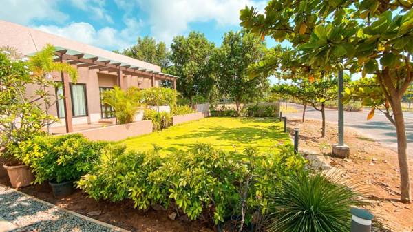 Pristine Bay by Tripvillas