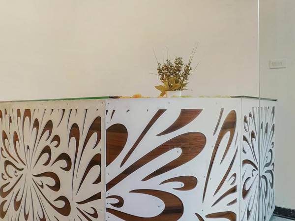 OYO Flagship 26583 Hotel Kohinoor Plaza