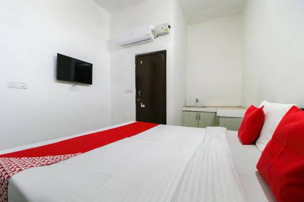 OYO 60479 The Corner House 200ft Road