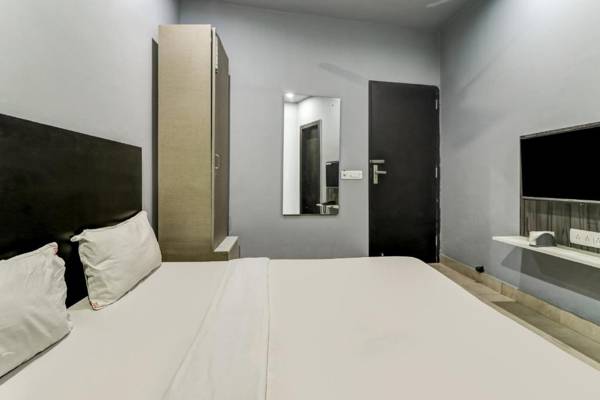 OYO 82564 Blue Moon Residency