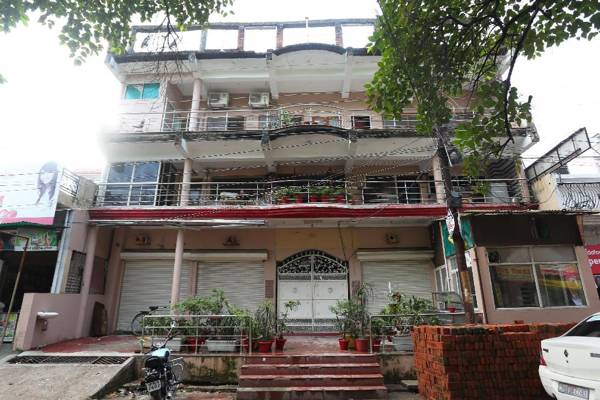 OYO Flagship 19120 The Classio Guest House