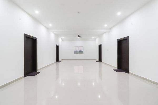 OYO 63087 Hotel Royal Paradise