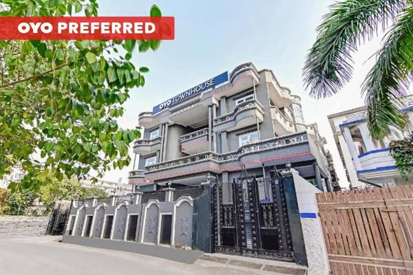 OYO Townhouse 096 Lohia Park