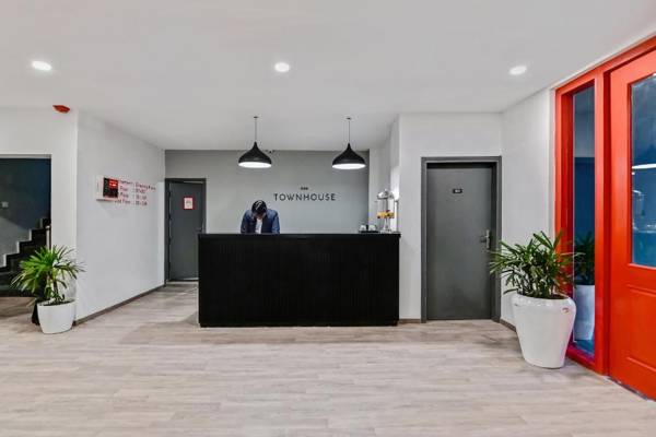 OYO Townhouse 096 Lohia Park