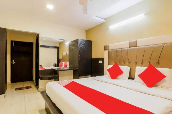 OYO 79765 Hotel Samrat