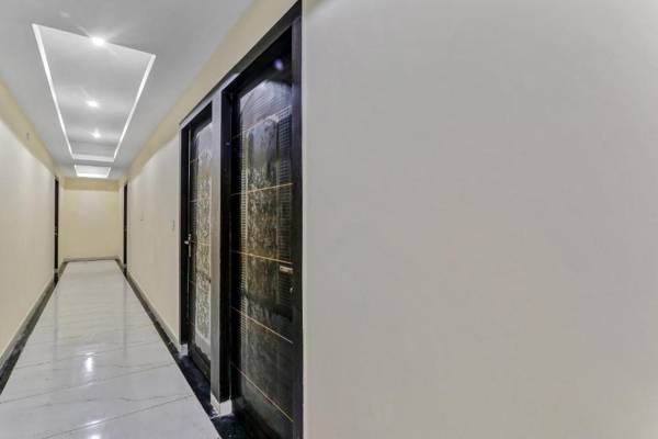 Collection O 85387 Holidays Inn