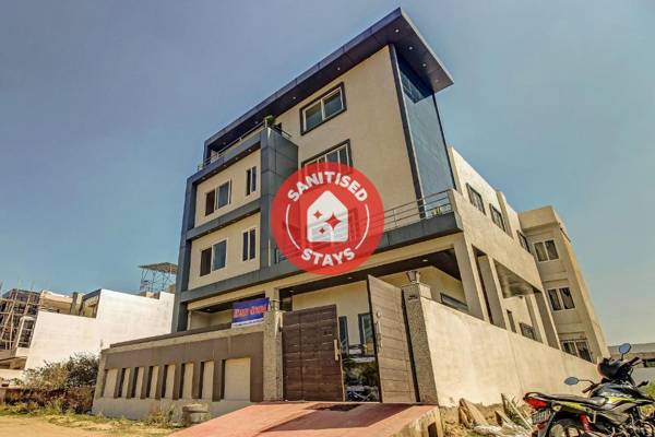 OYO Townhouse 913 Ekana Grand