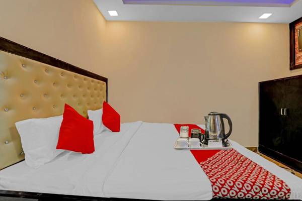 OYO 87826 Hotel Clarke Inn