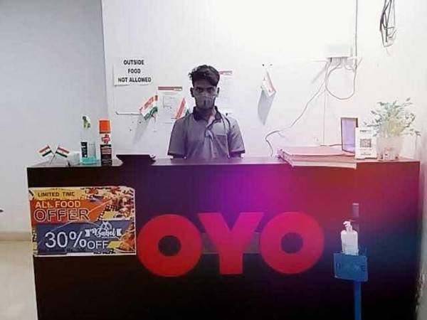 OYO 93022 Krishna Stay In