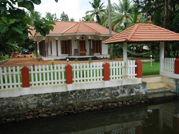 Coconut Creek Kumarakom Homestay Hotel